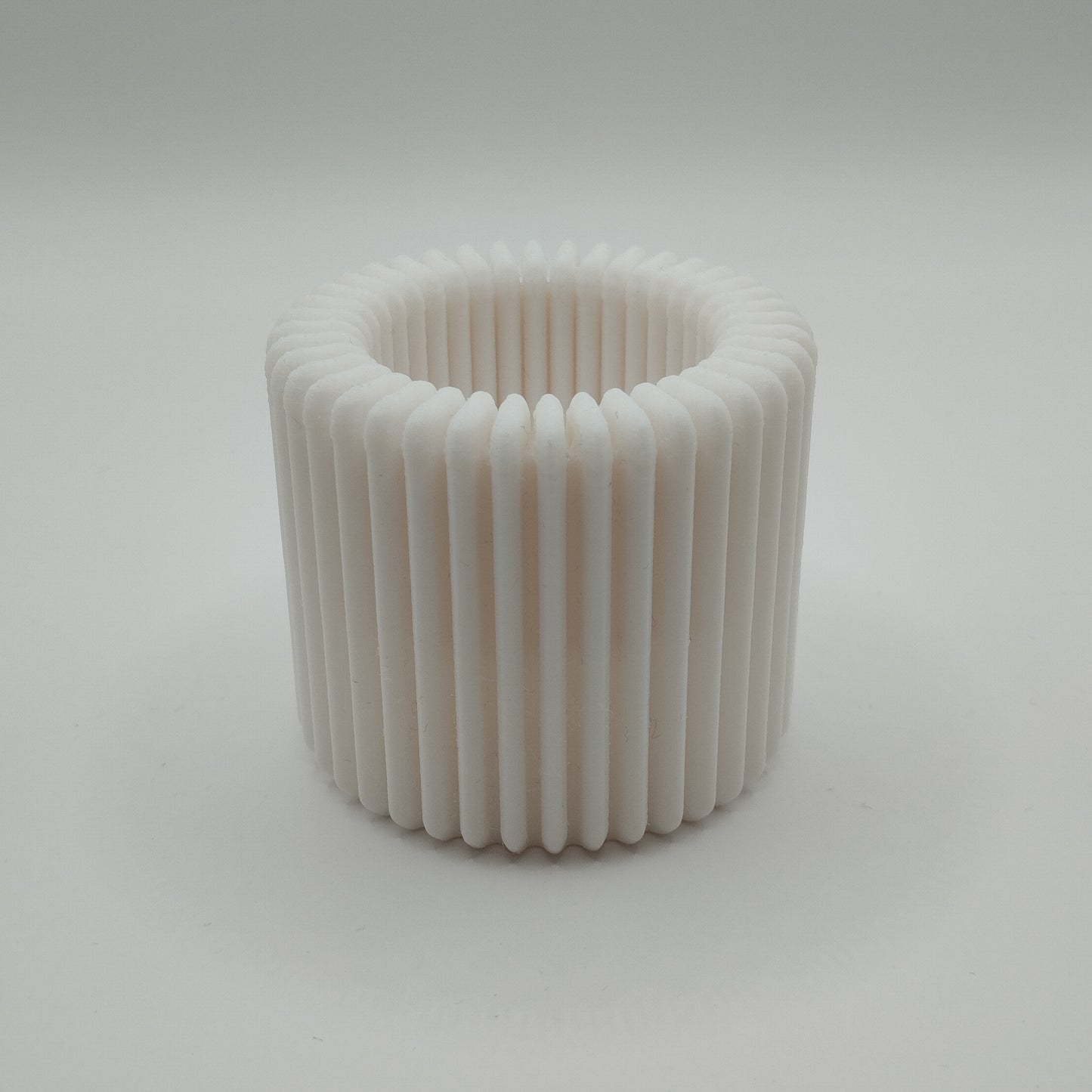 Porte-bougie Strio Cylindre – design côtelé et lumière apaisante