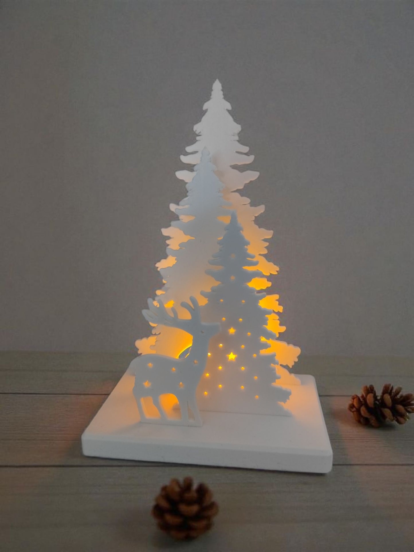 Décoration de Noël sapin et rennes – Élégance hivernale