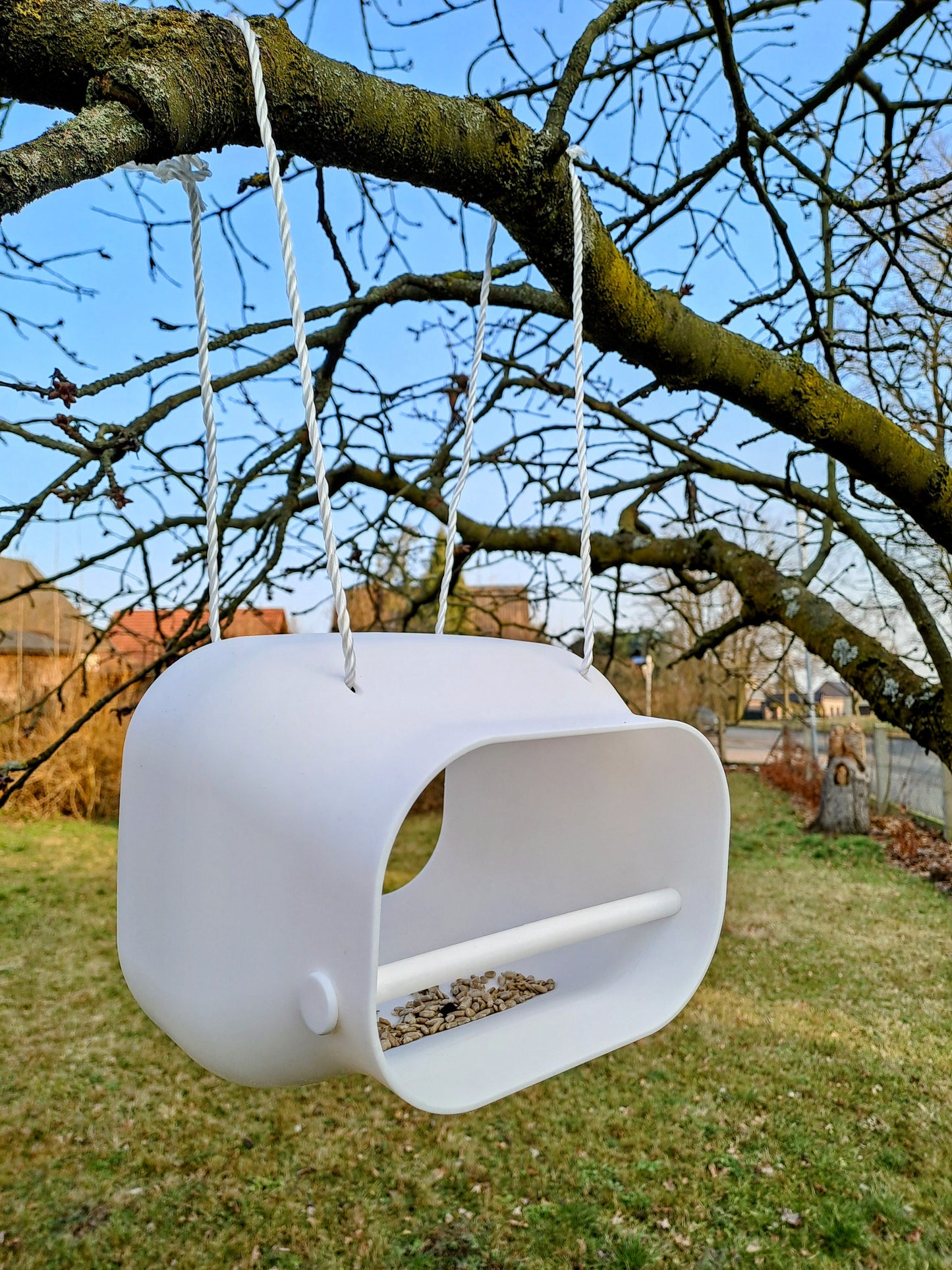 Mangeoire à oiseaux moderne – design et pratique