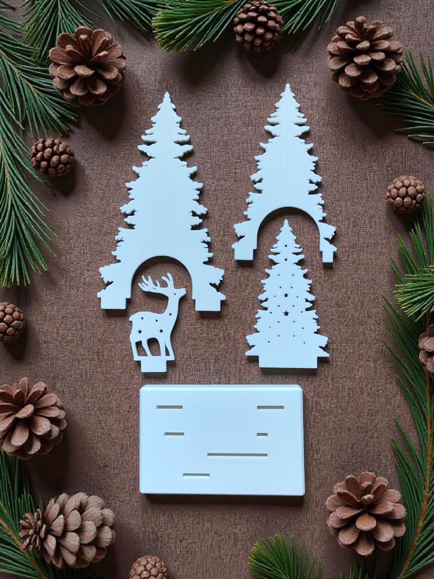 Décoration de Noël sapin et rennes – Élégance hivernale