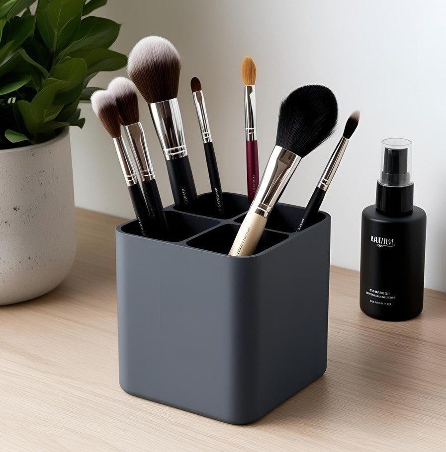 Porte-pinceaux de maquillage à quatre compartiments - vue 1