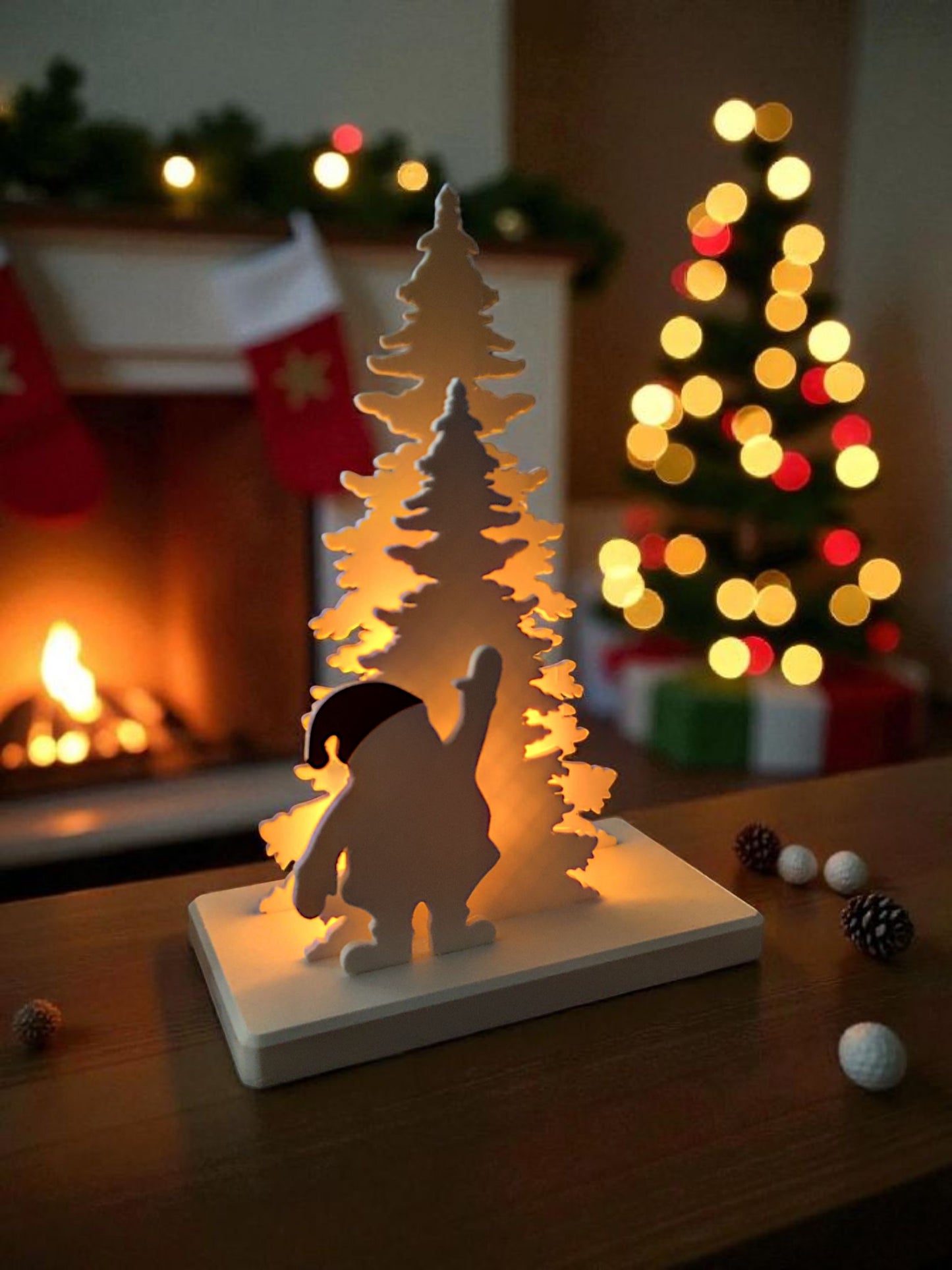 Décoration de Noël sapin et Père Noël – Élégance hivernale